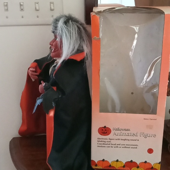 Vintage Animated Vampire Figure by Pumpkin Time - Picture 4 of 10